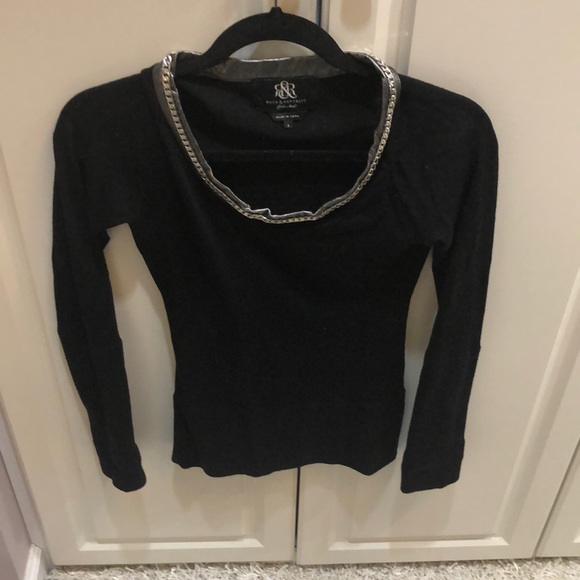 Black sweater - Picture 1 of 3